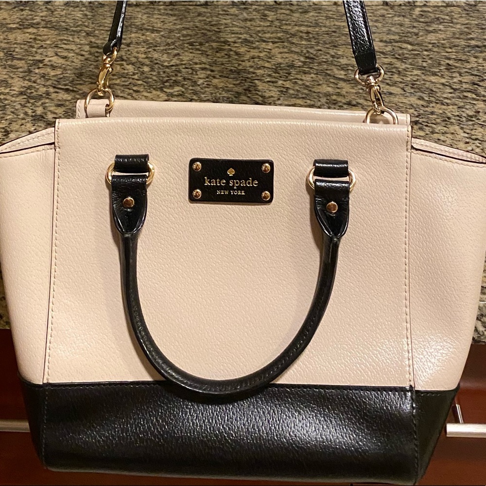 NWOT Two tone leather bucket crossbody